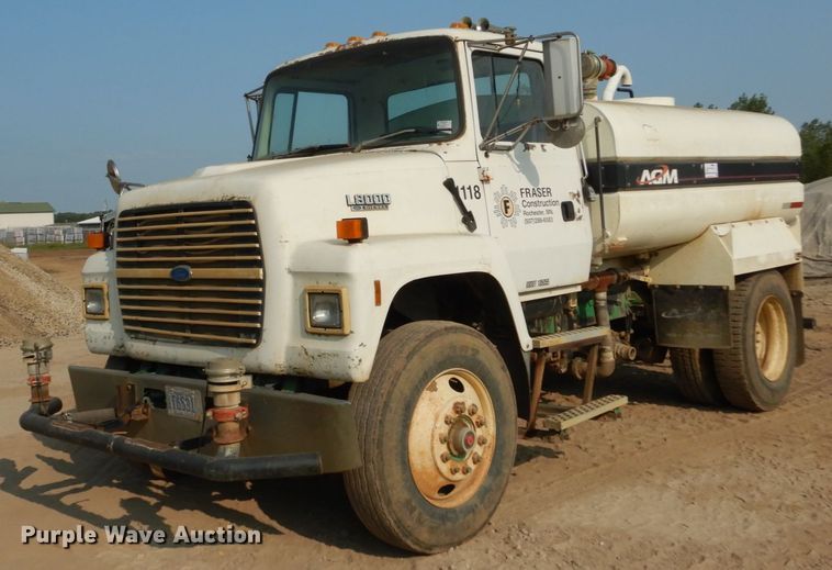 image for item DI1117 1994 Ford LN8000  water truck