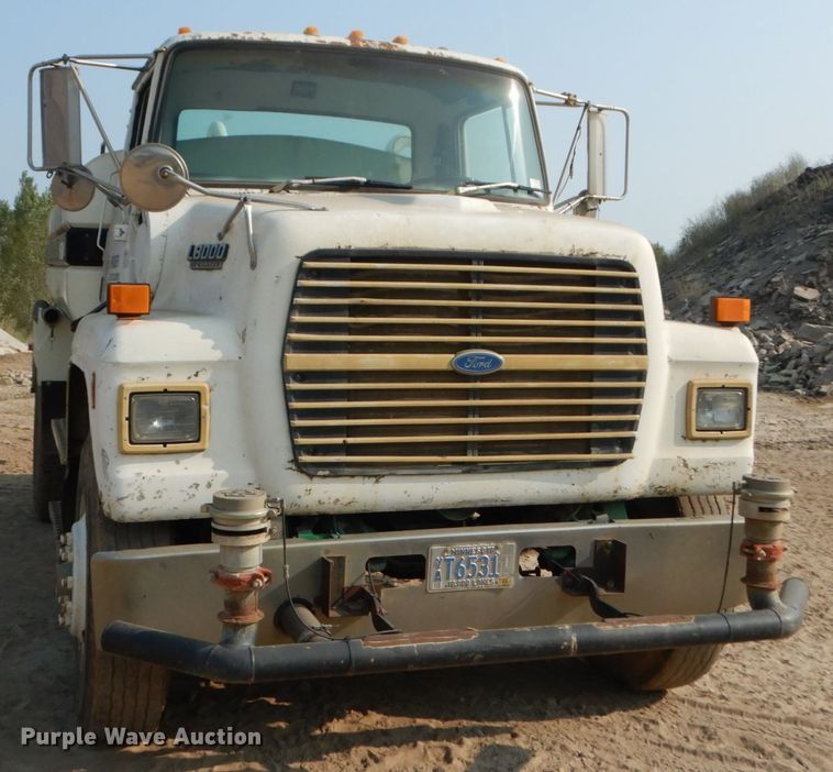 image for item DI1117 1994 Ford LN8000  water truck