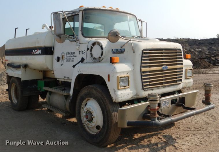image for item DI1117 1994 Ford LN8000  water truck