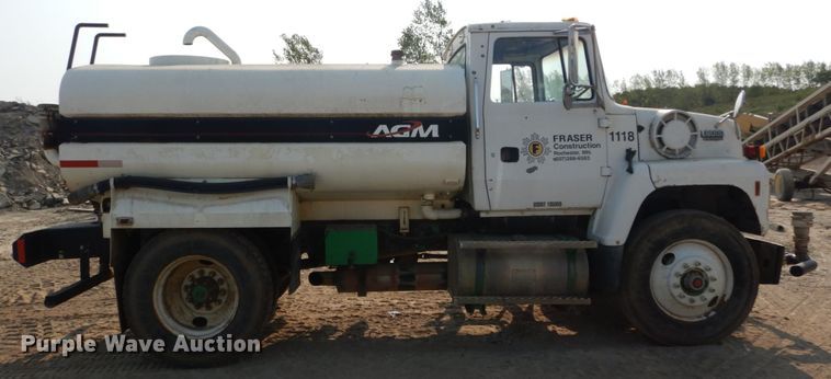 image for item DI1117 1994 Ford LN8000  water truck
