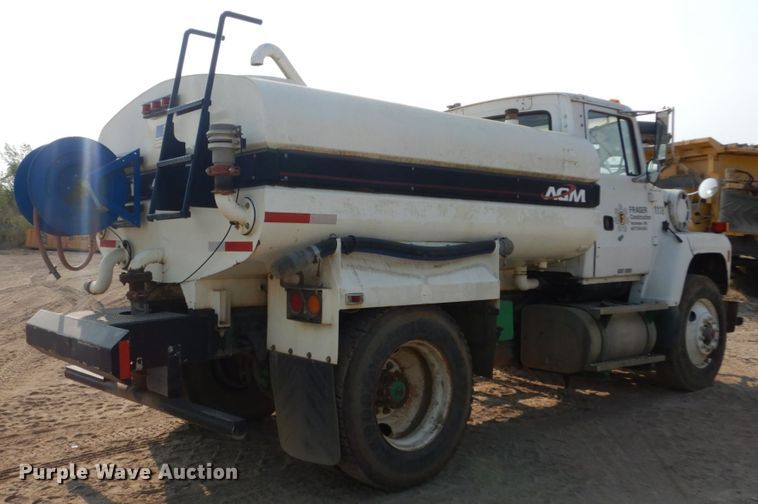 image for item DI1117 1994 Ford LN8000  water truck