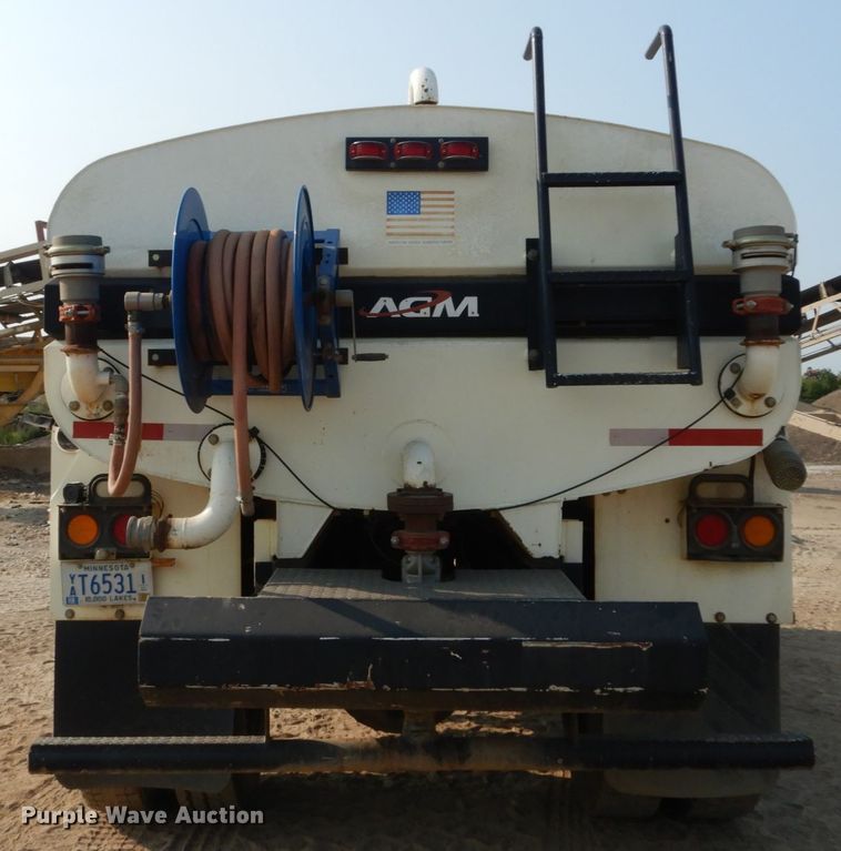 image for item DI1117 1994 Ford LN8000  water truck