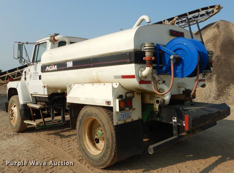 image for item DI1117 1994 Ford LN8000  water truck