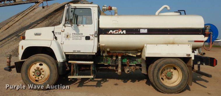 image for item DI1117 1994 Ford LN8000  water truck