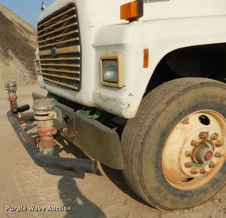 image for item DI1117 1994 Ford LN8000  water truck