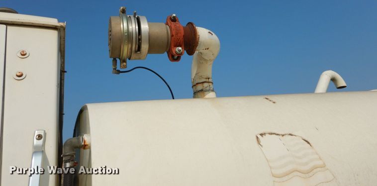 image for item DI1117 1994 Ford LN8000  water truck