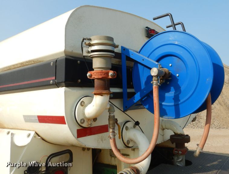 image for item DI1117 1994 Ford LN8000  water truck