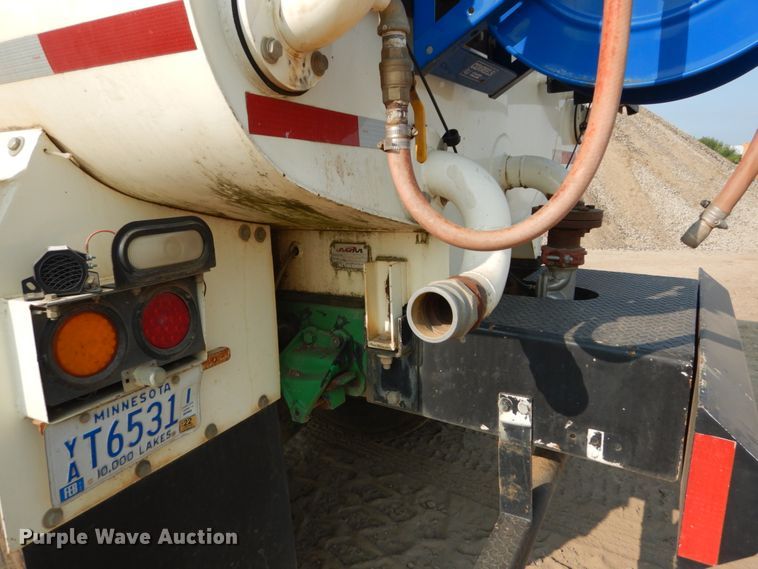 image for item DI1117 1994 Ford LN8000  water truck