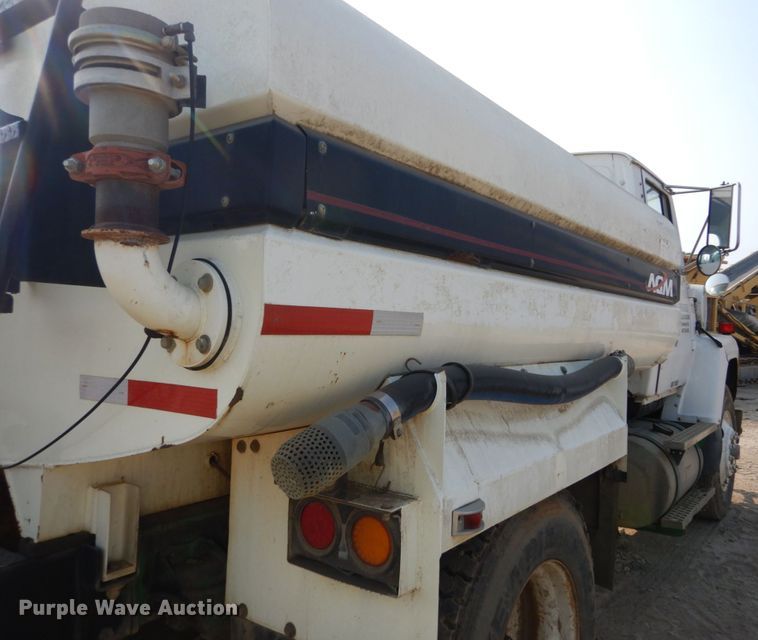 image for item DI1117 1994 Ford LN8000  water truck
