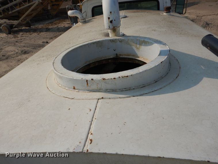 image for item DI1117 1994 Ford LN8000  water truck