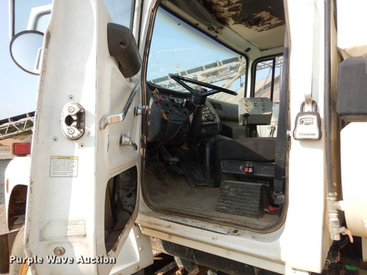 image for item DI1117 1994 Ford LN8000  water truck