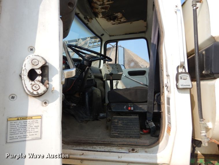 image for item DI1117 1994 Ford LN8000  water truck