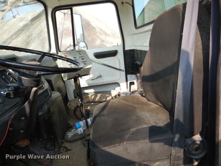 image for item DI1117 1994 Ford LN8000  water truck