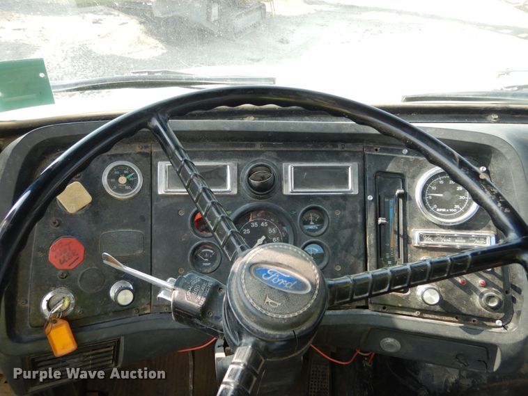 image for item DI1117 1994 Ford LN8000  water truck