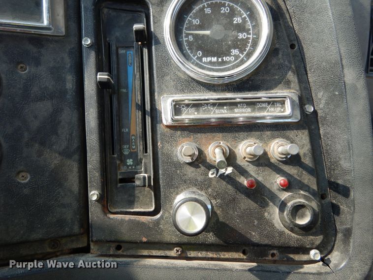 image for item DI1117 1994 Ford LN8000  water truck