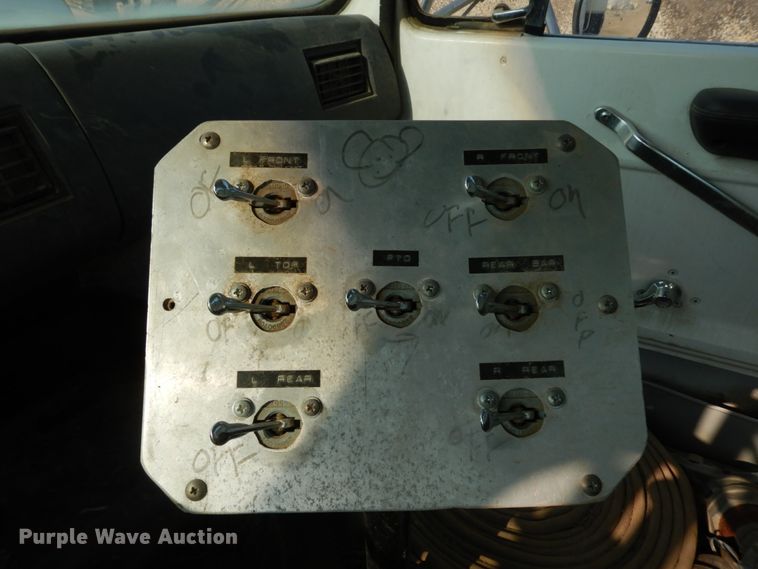 image for item DI1117 1994 Ford LN8000  water truck