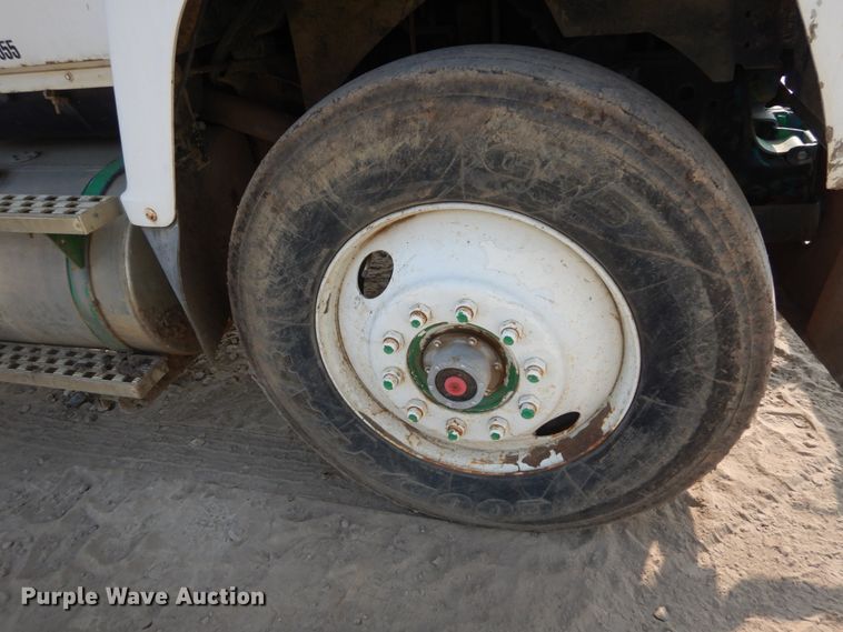 image for item DI1117 1994 Ford LN8000  water truck