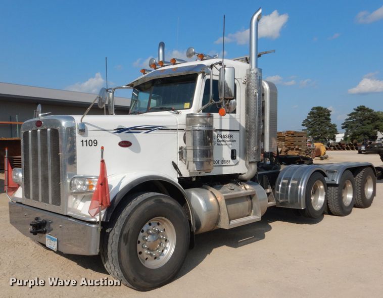 image for item DI1139 2018 Peterbilt 389  semi truck