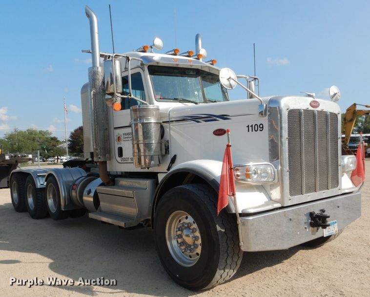 image for item DI1139 2018 Peterbilt 389  semi truck
