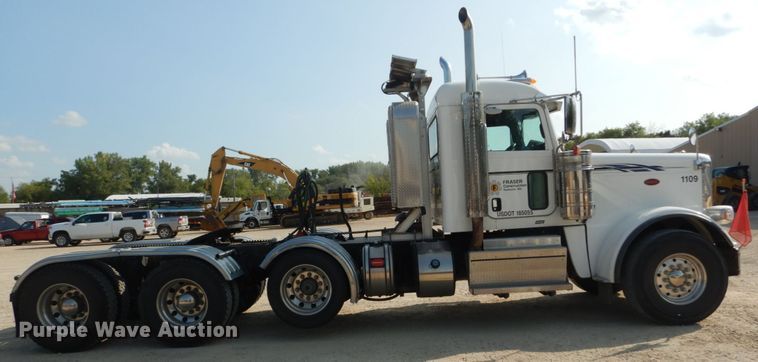 image for item DI1139 2018 Peterbilt 389  semi truck
