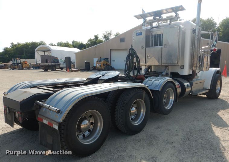 image for item DI1139 2018 Peterbilt 389  semi truck