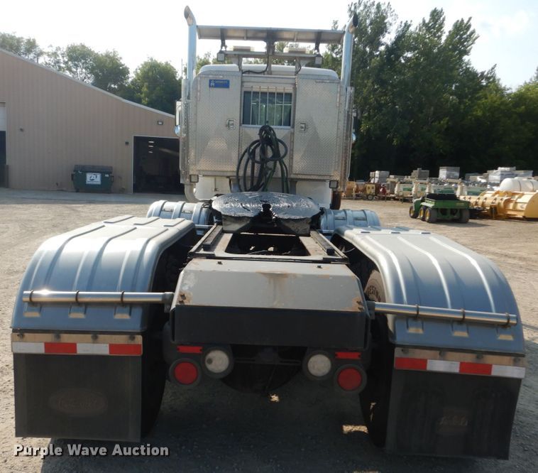 image for item DI1139 2018 Peterbilt 389  semi truck