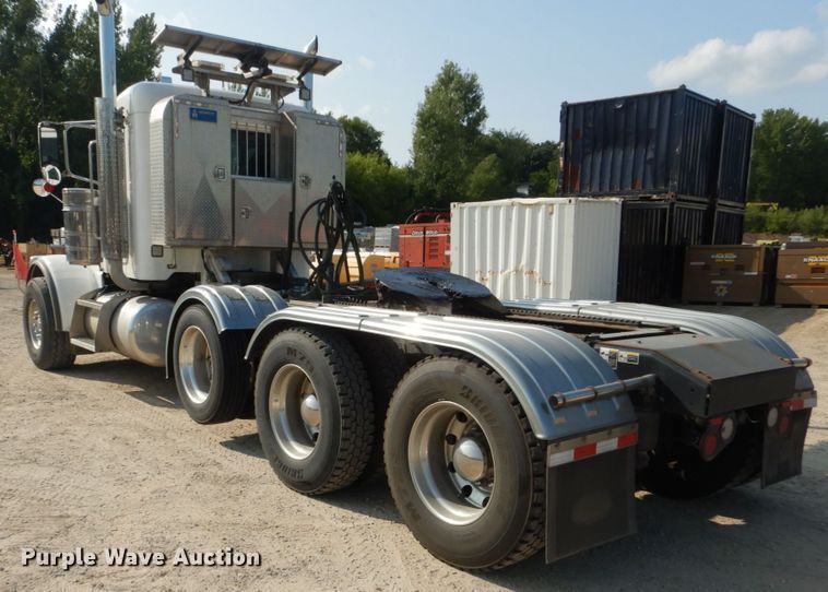 image for item DI1139 2018 Peterbilt 389  semi truck