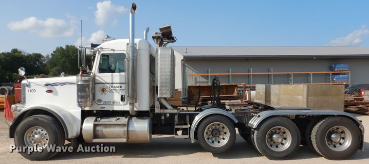image for item DI1139 2018 Peterbilt 389  semi truck