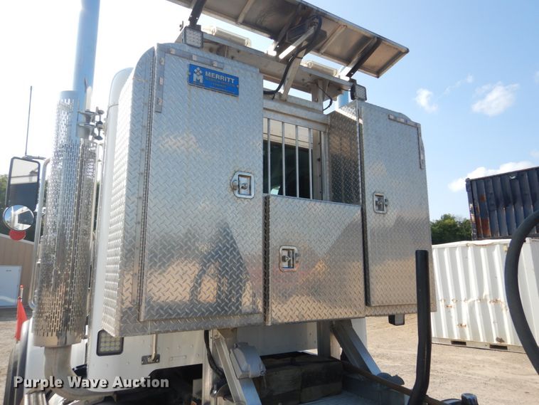 image for item DI1139 2018 Peterbilt 389  semi truck