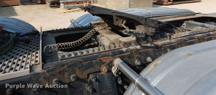 image for item DI1139 2018 Peterbilt 389  semi truck