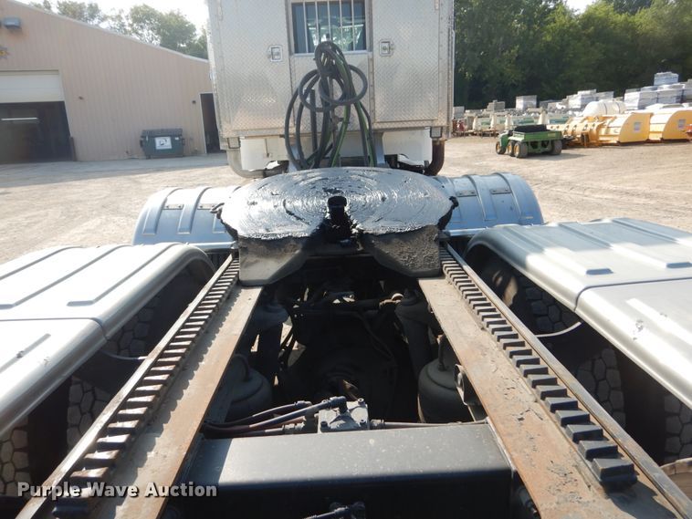 image for item DI1139 2018 Peterbilt 389  semi truck