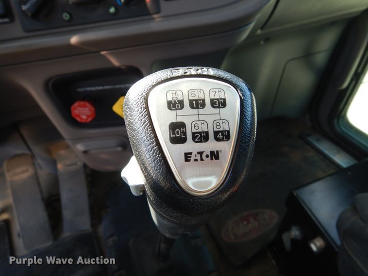 image for item DI1139 2018 Peterbilt 389  semi truck