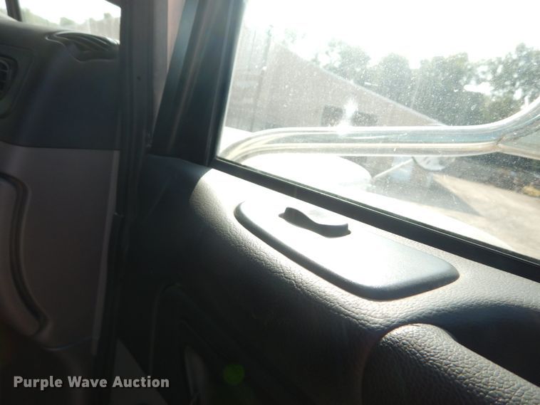 image for item DI1139 2018 Peterbilt 389  semi truck