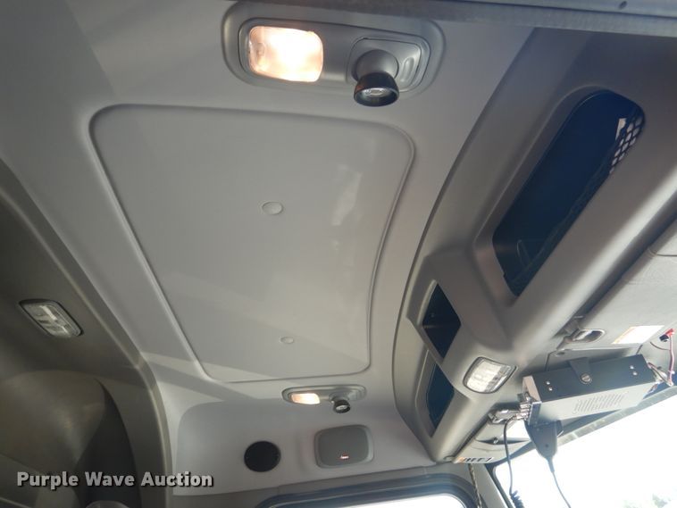 image for item DI1139 2018 Peterbilt 389  semi truck