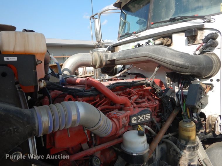 image for item DI1139 2018 Peterbilt 389  semi truck