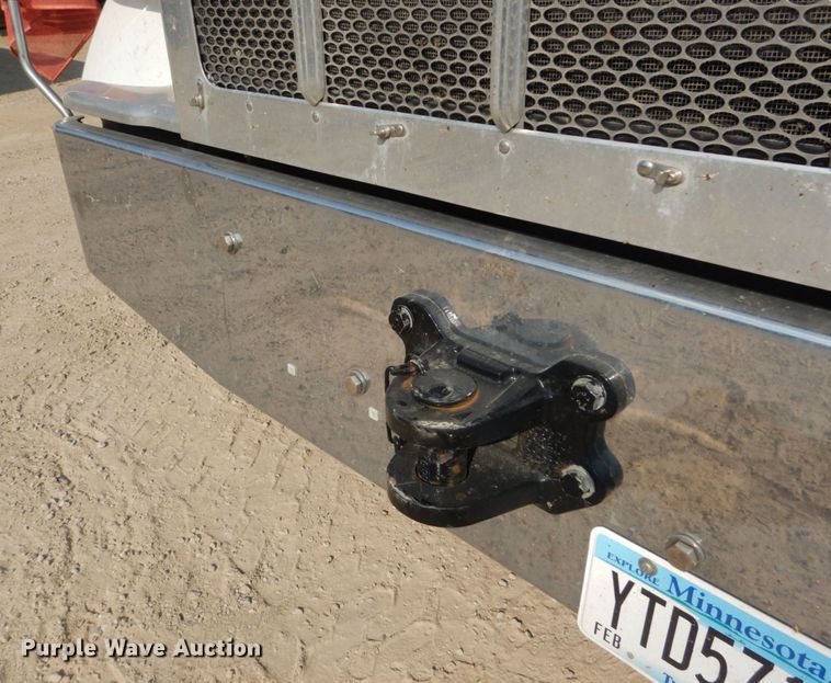 image for item DI1139 2018 Peterbilt 389  semi truck