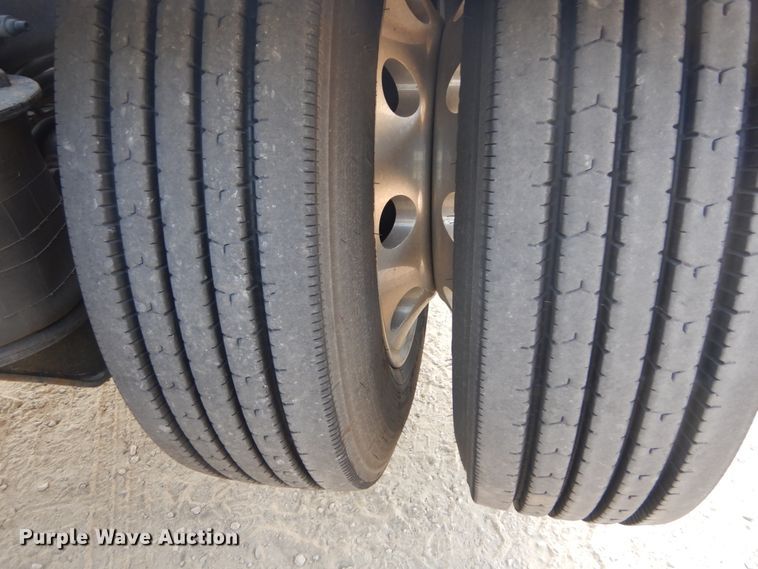 image for item DI1139 2018 Peterbilt 389  semi truck