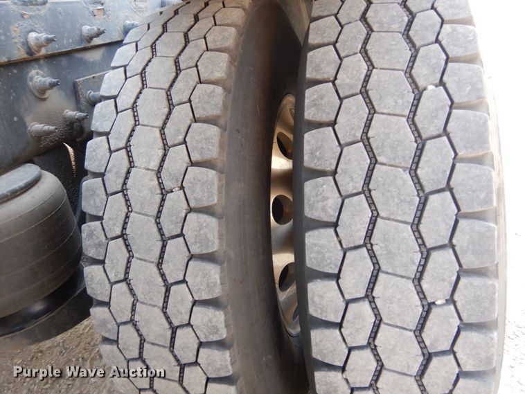 image for item DI1139 2018 Peterbilt 389  semi truck