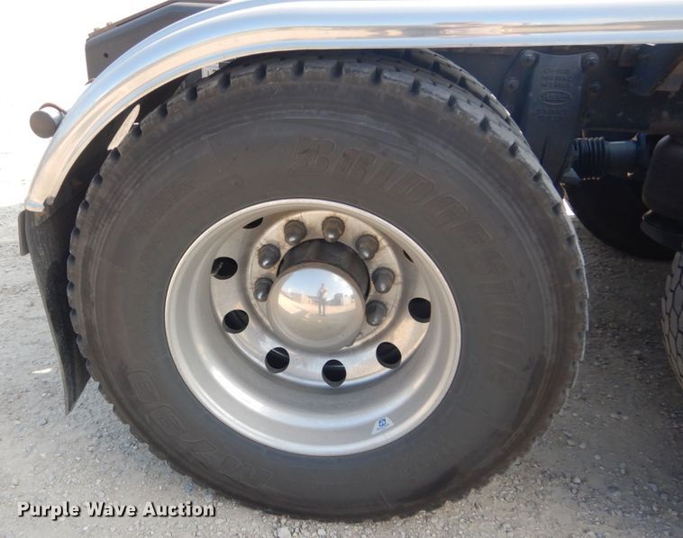 image for item DI1139 2018 Peterbilt 389  semi truck