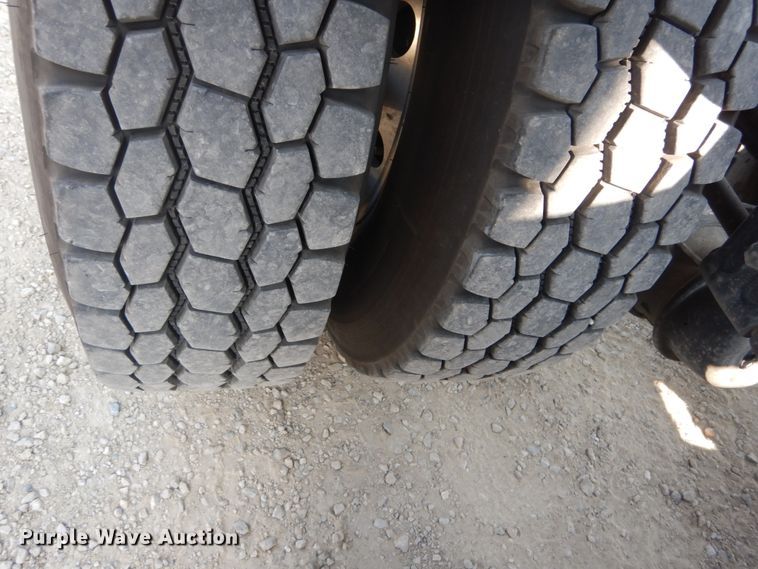 image for item DI1139 2018 Peterbilt 389  semi truck