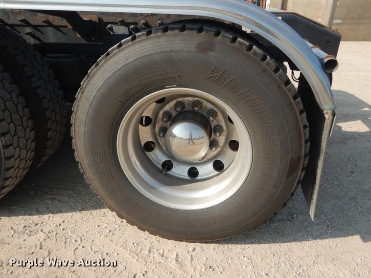 image for item DI1139 2018 Peterbilt 389  semi truck