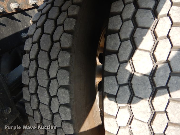 image for item DI1139 2018 Peterbilt 389  semi truck