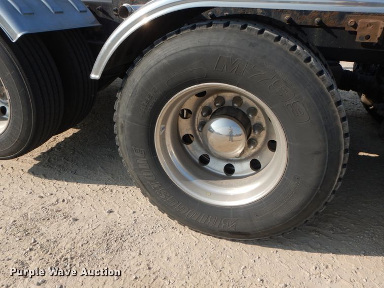 image for item DI1139 2018 Peterbilt 389  semi truck