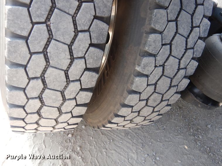 image for item DI1139 2018 Peterbilt 389  semi truck