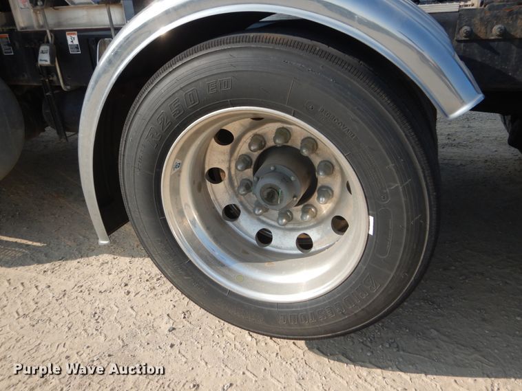 image for item DI1139 2018 Peterbilt 389  semi truck