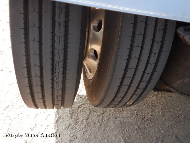 image for item DI1139 2018 Peterbilt 389  semi truck