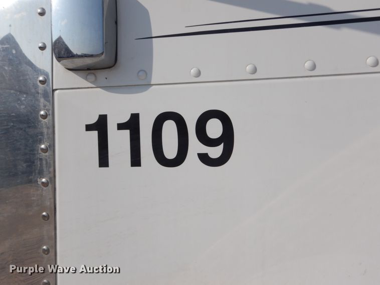 image for item DI1139 2018 Peterbilt 389  semi truck