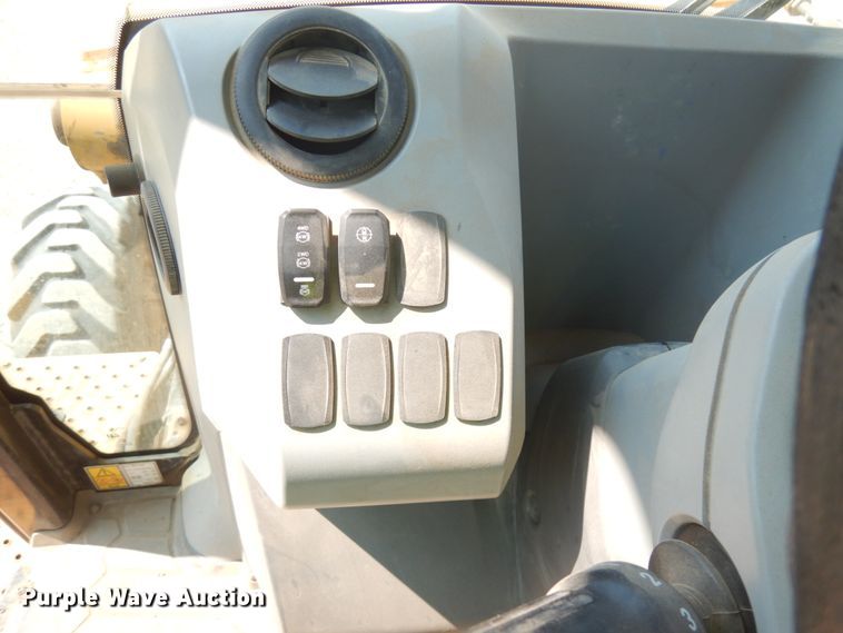 image for item DJ6095 2016 Caterpillar 430F2  backhoe