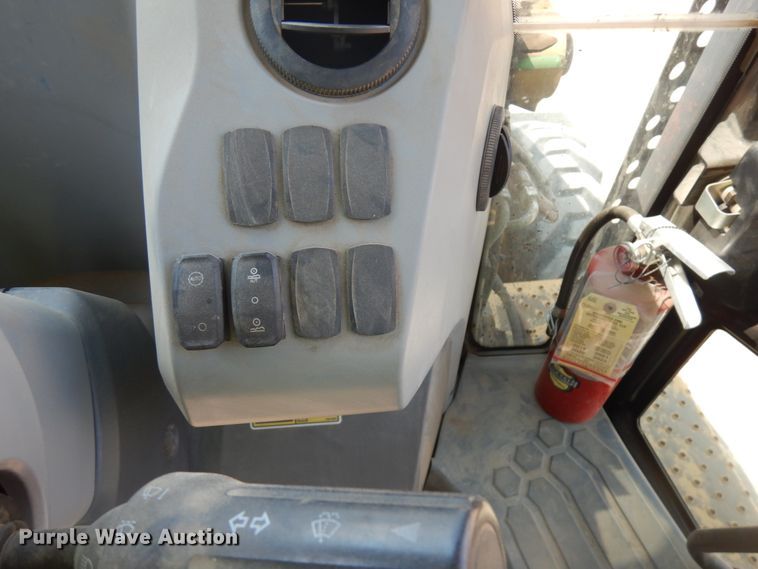 image for item DJ6095 2016 Caterpillar 430F2  backhoe