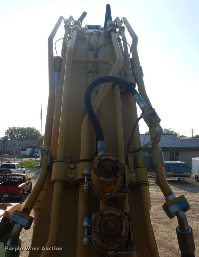 image for item DJ6098 2005 Caterpillar 345C L  excavator